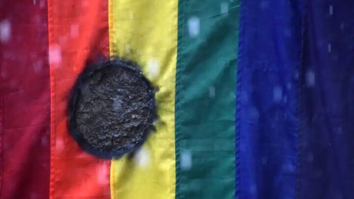 Exposição fotográfica ‘Até Quando?’ denuncia crimes contra pessoas LGBTQIA+ no Brasil