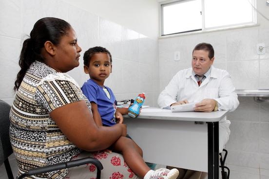 Sesab abre edital para intercâmbio de estudantes de baixa renda em Cuba; médicos formados atuarão na zona rural